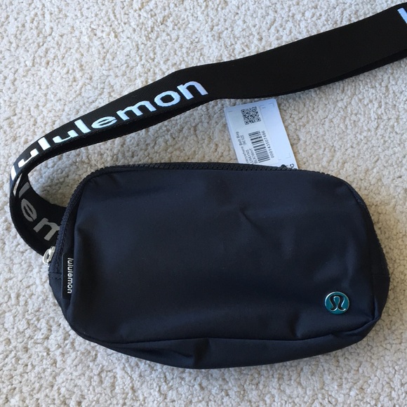 Lululemon everywhere belt bag black & white NWT wordmark waist pack logo - Picture 2 of 10
